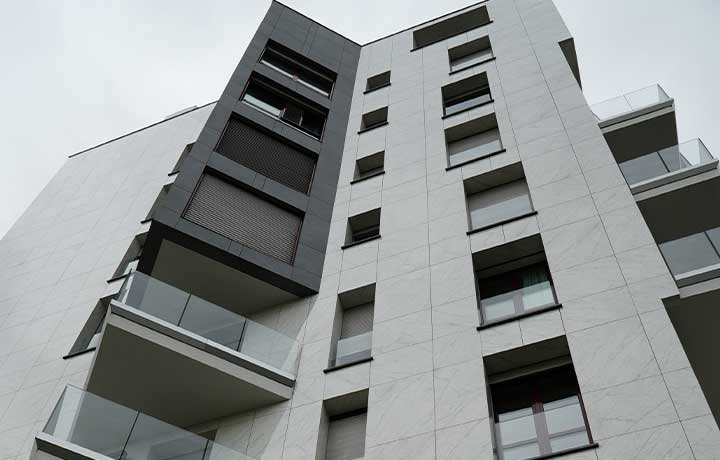     Condominium avec 107 appartements
